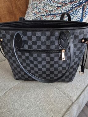 Classic Black Checkered Tote Bag - Women